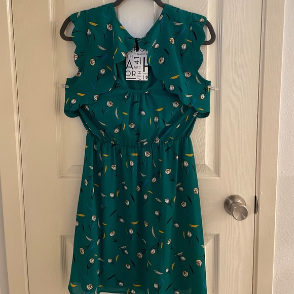 Dress - Picture 3 of 4